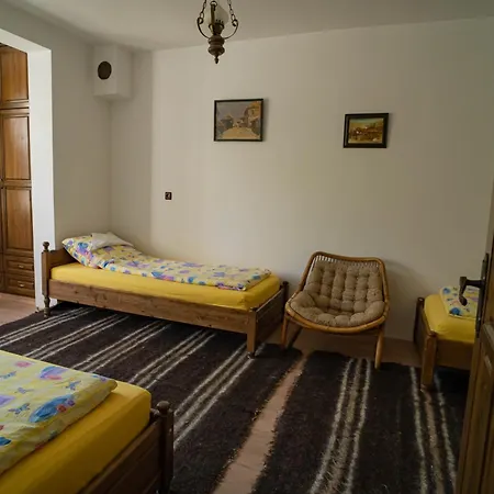 Neda's House Pensionat