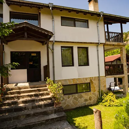 Neda's House ゲストハウス Cherven