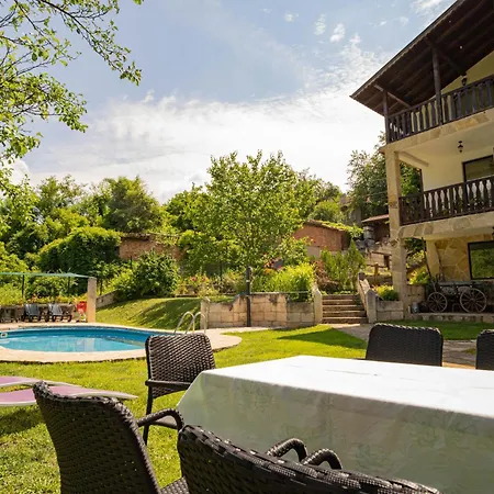 Neda's House Pensionat *